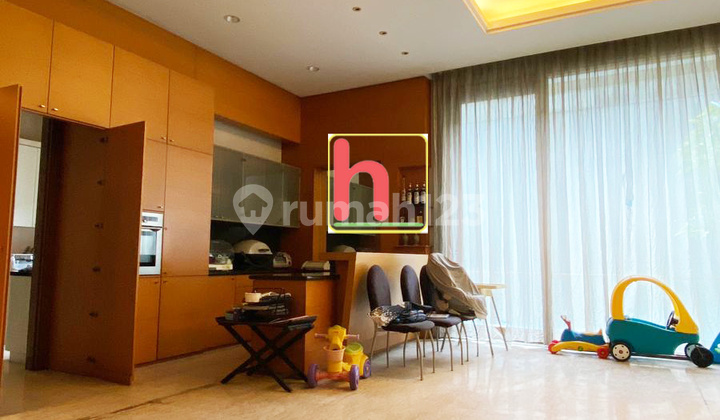 Spacious House in Pluit Samudra, 4 Floors
