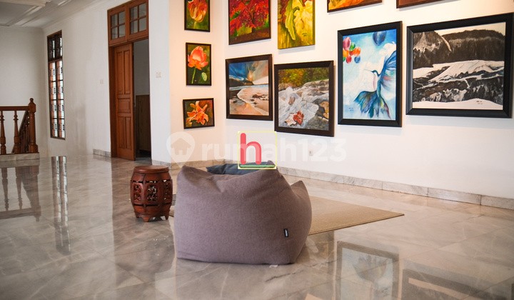 Rumah Mewah, Ada Swimming Pool di Jl Kair Ragunan, Jakarta Selatan