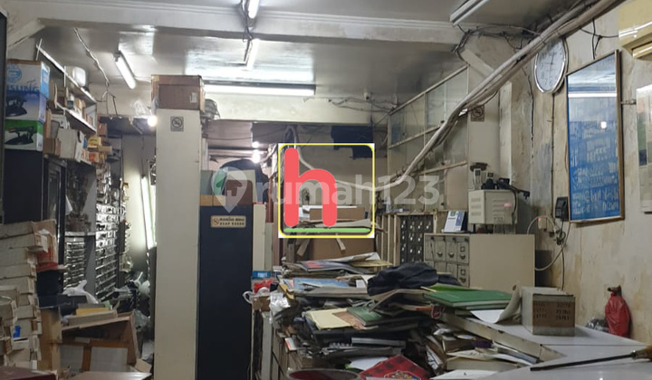 For sale 3-story shop house on Toko Tiga Street