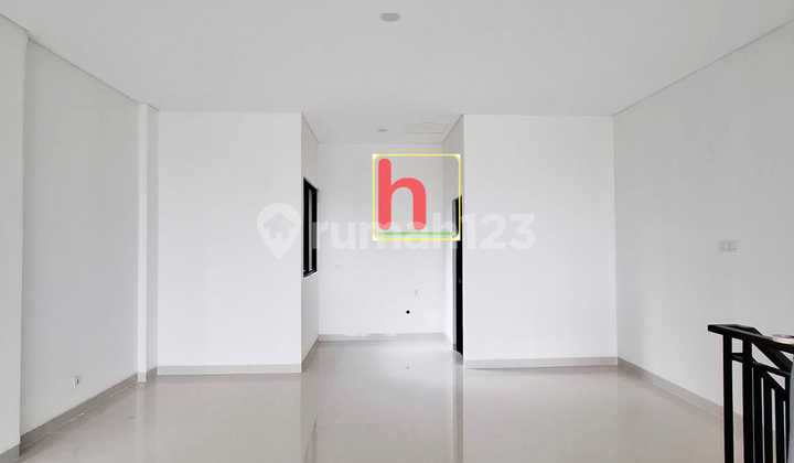 Ruko di Hampton Avenue At Manhattan District, Gading Serpong, Hadap Boulevard