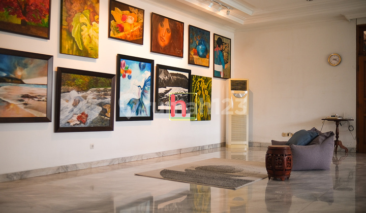 Rumah Mewah, Ada Swimming Pool di Jl Kair Ragunan, Jakarta Selatan