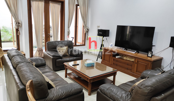 Rumah di Muara Karang, luas dan semi furnished Rumah di Muara Karang, luas dan semi furnished