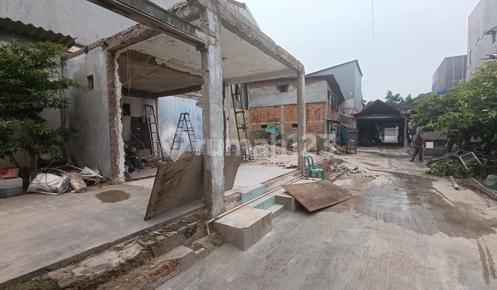 Rumah Dengan Tanah Luas Berlokasi Strategis Di Jembatan Besi Jakarta Barat