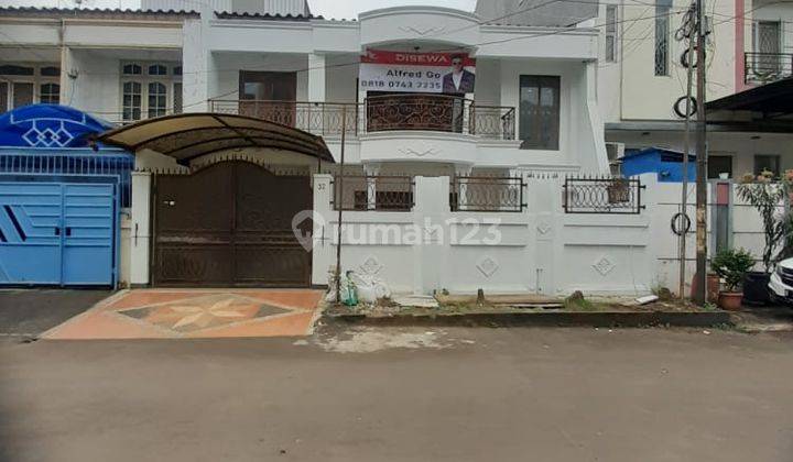 Disewaken rumah jalanan 4 mobil Muara Karang blok 5! 1