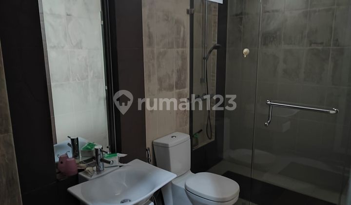 Dijual cepat rumah 3 lantai Muara Karang 2