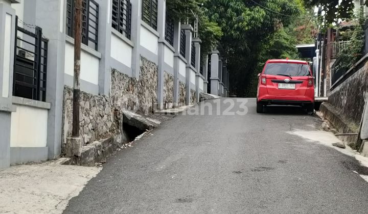 Cheap auction house at Jl Jamrut No 78, Bidara Cina Cheap auction house at Jl Jamrut No 78, Bidara Cina