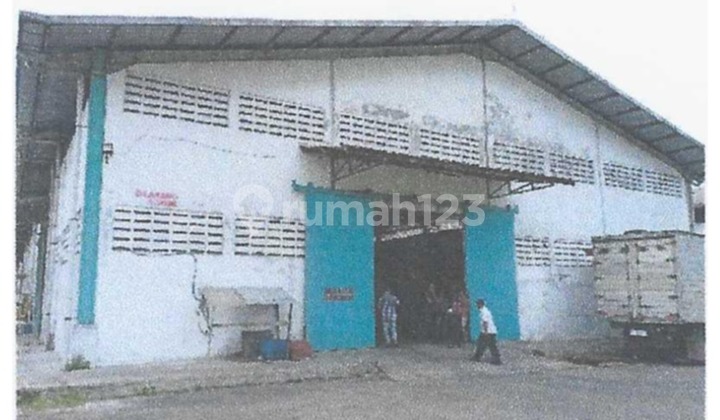 For Sale Factory on Gunung Putri Street, Area 17,685 Meters