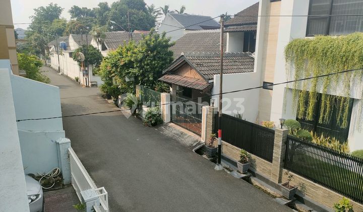 Rarely Available Well-Maintained 3-Story House with Rooftop Bonus in Pondok Kopi 2