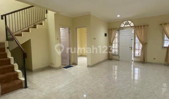 Rumah Cantik, Luas.2 LT Dekat Stasiun LRT,