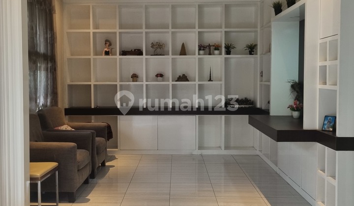 Dijual Rumah Furnish, Besar,200.M2 di Cibubur Dijual Rumah Furnish, Besar,200.M2 di Cibubur