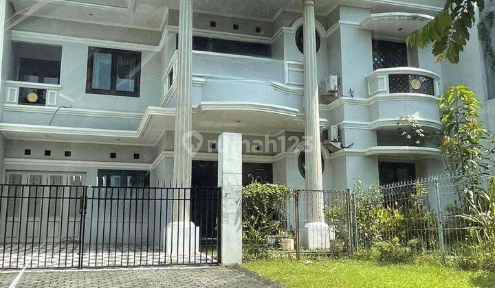 Rumah 2 Lantai Luas Dan Lebar Graha Famili, Surabaya  1