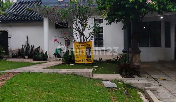 Disewakan Rumah Bagus dengan Halaman Belakang Lebih Luas@Dan Ada Kolam Renang