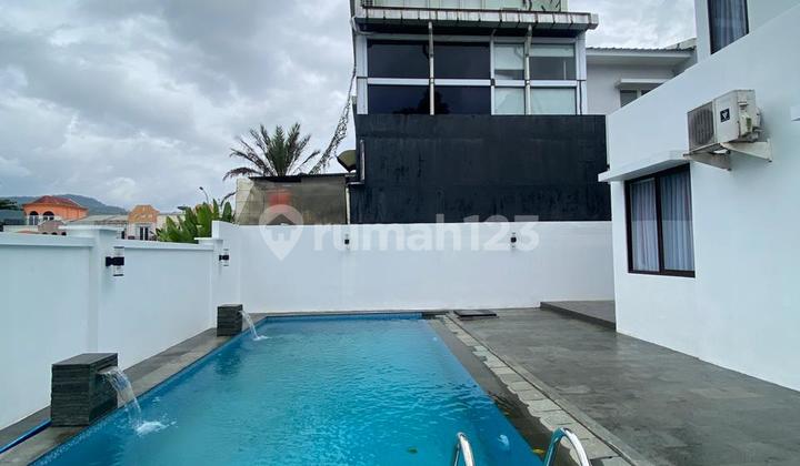 Disewakan Rumah Dilengkapi Kolam Renang Lokasi Dekat Jungle Land 2