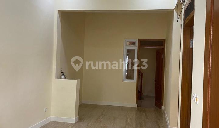Dijual Rumah Rapi Siap Huni Dilengkap Dengnwater Heater Ac dan Ada Dak Belakang untuk Jemur 2