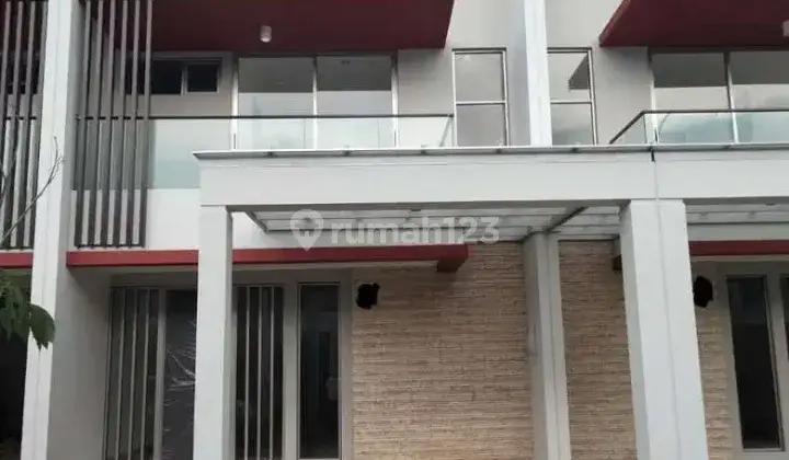 Rumah Baru Semi Furnished di Pantai Indah Kapuk2 , Jakarta Utara Bebas Pantangan Posisi Hook  1