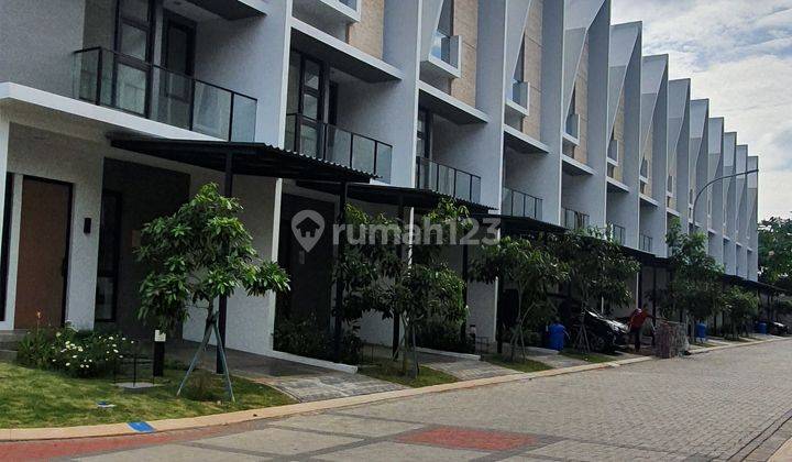 Rumah Siap Huni Strategis di BSD Cluster Provence Suite 14