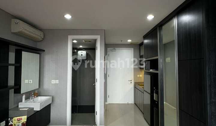 Reduced Price for Quick Sale of a Furnished Studio Unit in Paddington, Next to Binus. 2