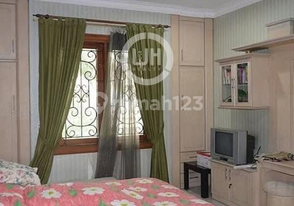 Dijual Rumah Mewah 2 Lantai Bukit Permai Jakarta Timur - LT 1.024 M², Kolam Renang, SHM 2