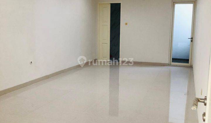 Disewakan Rumah 3 Lantai Dekat Living World Mall Siap Huni 2
