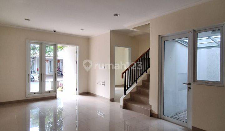 Disewakan Rumah Unfurnished Dekat Pool & Lake Di Culster Verdi 2