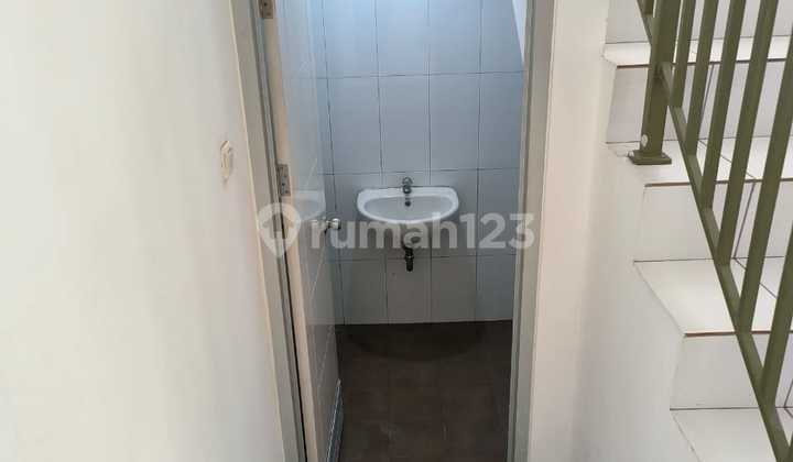 Rumah Kosongan Dekat Sekolah Tarakanita di Napoli 2