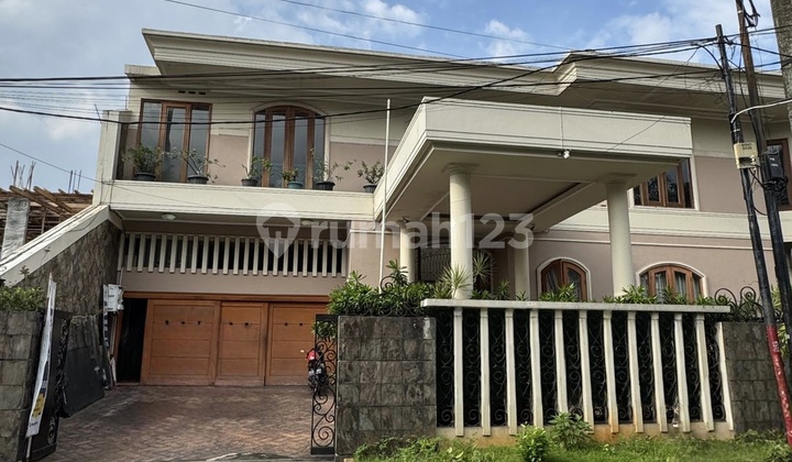 Luxury House with Swimming Pool Ready to Occupy in Pondok Indah
