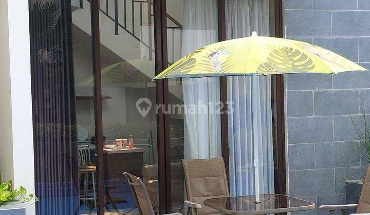 DIJUAL APARTEMEN MODEL LOFT AKSES LANGSUNG POOL, DI APARTEMEN ASATTI 1