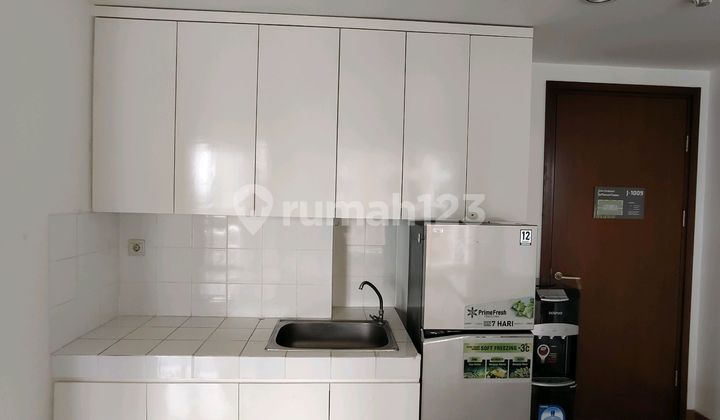 For Rent 2 Bedroom 10th Floor Semifurnished View of Pool and Golf Course