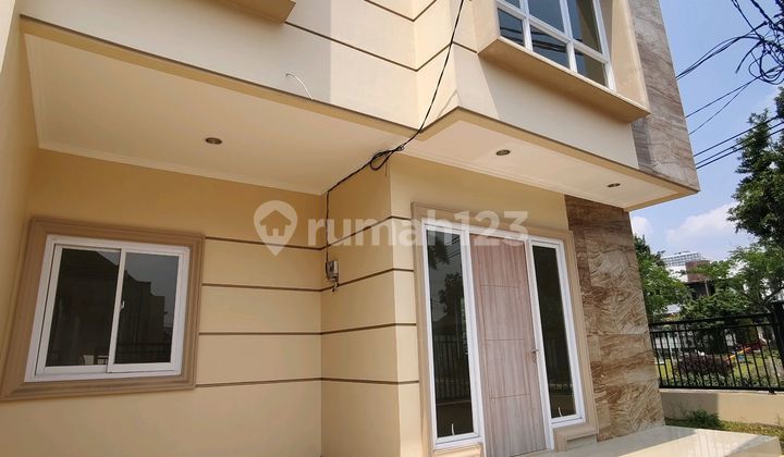 Rumah Hoek Brand New Bangunan Mandiri Di Sektor 7 2