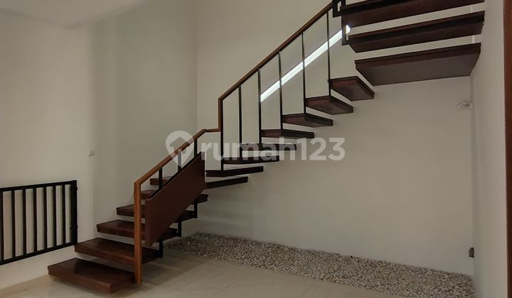 Rumah Terawat Sangat Cocok Untuk Rumah Tinggal,rumah Dinas,dan Embassy 2