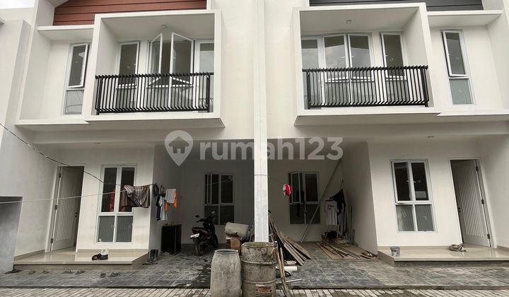 Rumah Siap Huni Semi Furnish di Jatiwaringin