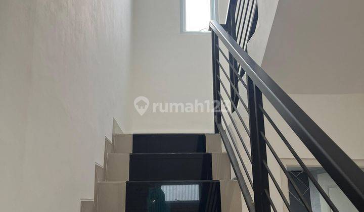 Rumah Siap Huni Semi Furnish di Jatiwaringin 1