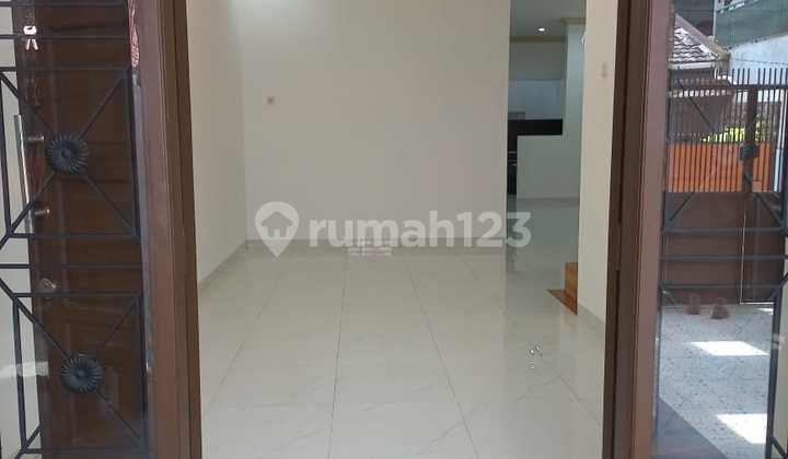 Rumah Dalam Komplek Akses 2 Mobil bisa Kpr/Cash Strategis Pondok Kelapa 2
