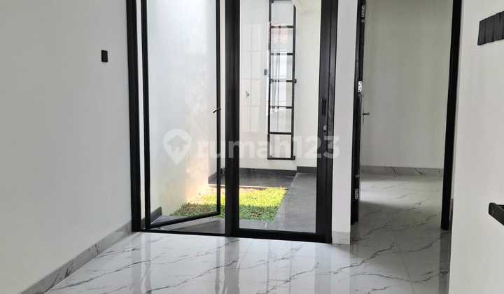 Rumah Baru Ready Modern Classic di Bina Marga Cipayung Jakarta Strategis 2