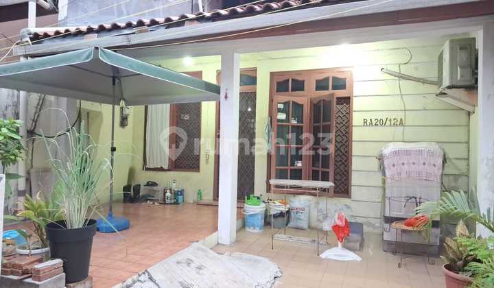 tampak depan dijual cepat rumah di gading