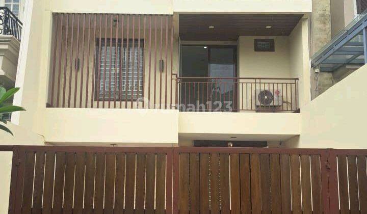 Dijual Rumah Camar Elok 3 Lantai Semi Furnish Rapi 2