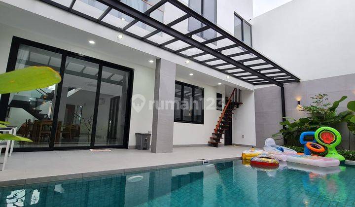 Rumah Mewah Pantai Indah Kapuk (300m2) Pool 2
