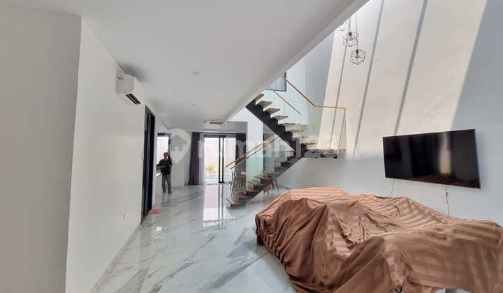 Rumah Baru Pik Elang Laut 300M2 Pool + Furnished