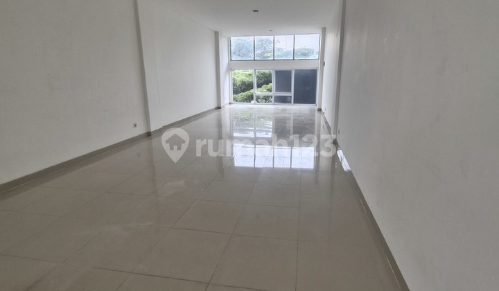 Affordable 3-Story Shop House Ready to Use, Flood-Free in Citra 8