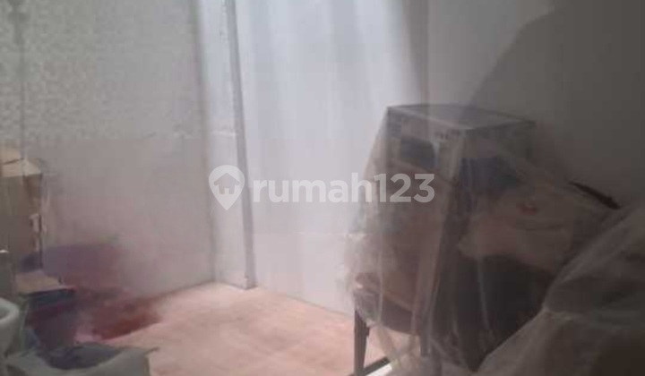 Affordable 3-Story Shop House in a Strategic Location, Ideal for Business, Ready to Use, Flood-Free at Ruko 1000 Taman Palem Lestari 2