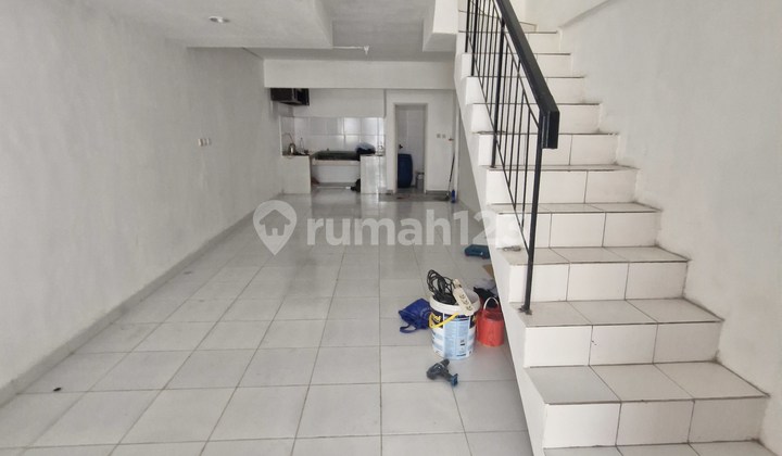 Rumah Rapi Baru Renov 2 Lantai Siap Huni Bebas Banjir di Taman Palem Lestari Rumah Rapi Baru Renov 2 Lantai Siap Huni Bebas Banjir di Taman Palem Lestari