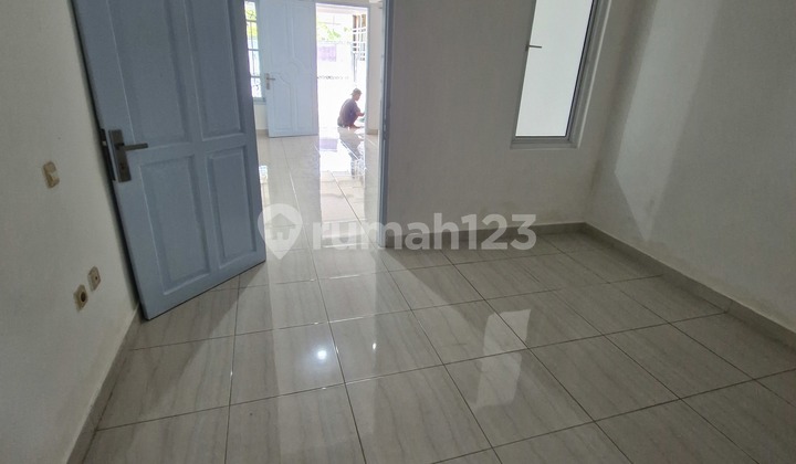 Affordable 2.5-Story House Neat New Renovated Ready to Occupancy Flood-Free in Taman Palem Lestari