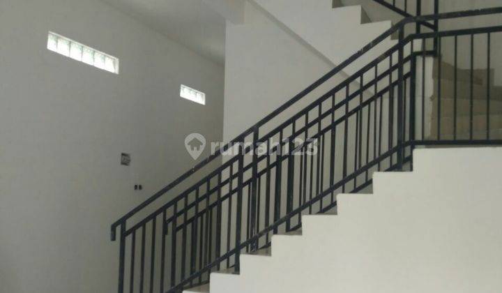Rumah murah kamar banyak di Taman Palem Lestari 1