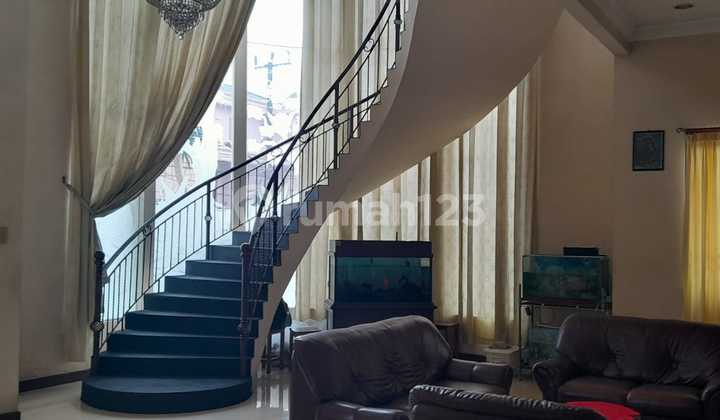 Jarang Ada Rumah Mewah Posisi Hoek 2 Lantai Siap Huni Bebas Banjir di Citra 1