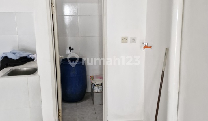 Newly Renovated Affordable 2-Story House Ready to Live In, Flood-Free in Taman Palem Lestari, Cengkareng 2