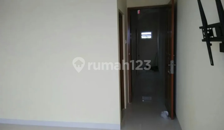 Rumah Murah 3 Lantai Posisi Tusuk Sate Siap Huni Bebas Banjir di Taman Palem Lestari 2