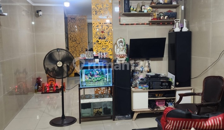 Affordable 3-Story House with Many Rooms, Ready to Occupy, Flood-Free in Taman Palem Lestari