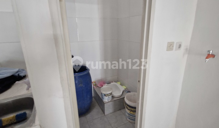 Rumah Rapi Baru Renov 2 Lantai Siap Huni Bebas Banjir di Taman Palem Lestari 2