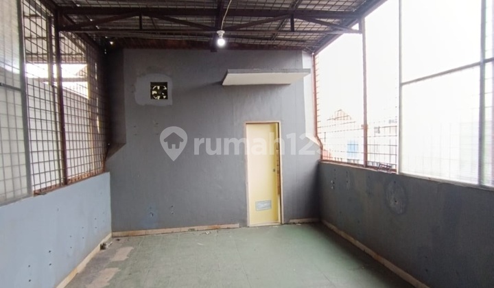 Cheap 4-Story Shop House, Minimum 2 Years, Ready to Use in Daan Mogot Baru 2