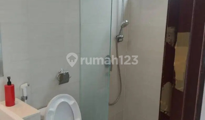 Affordable 3 Bedroom Semi-Furnished Apartment at Green Sedayu Apartment Cengkareng